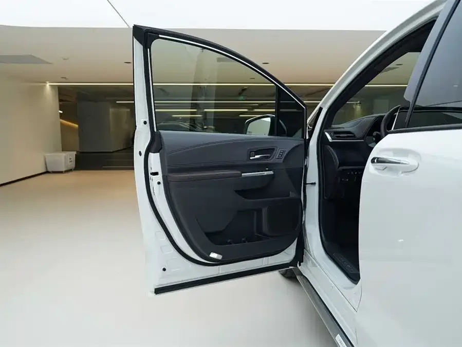 Toyota Granvia Grevia 2023 2.5L Hybrid Flagship VIP Edition 2025 — миниатюра 5
