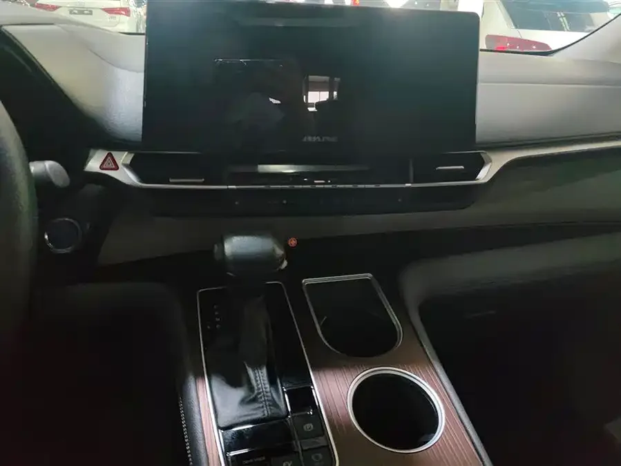 Toyota Granvia Grevia 2023 2.5L Hybrid Luxury Edition 2023 — миниатюра 4