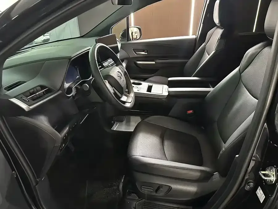 Toyota Granvia Grevia 2024 2.5L Hybrid Premium PLUS Edition 2025 — миниатюра 4