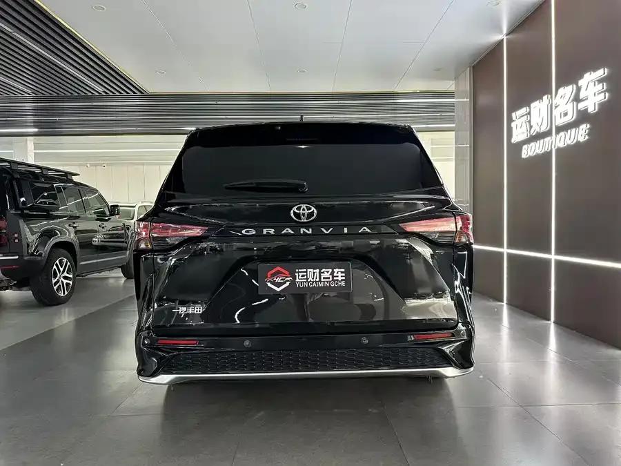 Toyota Granvia Grevia 2024 2.5L Hybrid Premium PLUS Edition 2025 — миниатюра 5