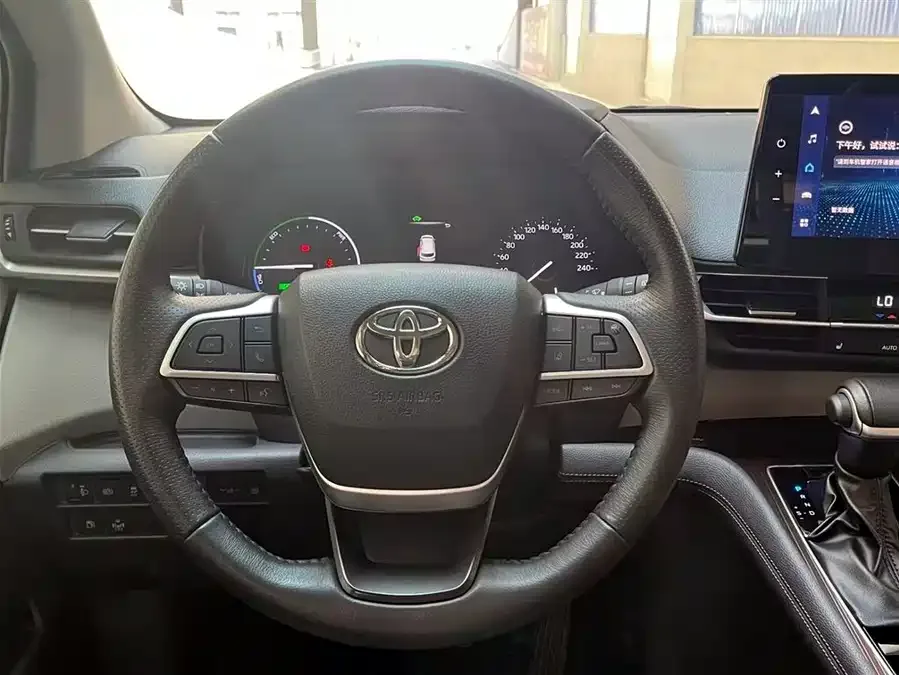 Toyota Granvia Grevia 2023 2.5L Hybrid Premium PLUS Edition 2024 — миниатюра 4