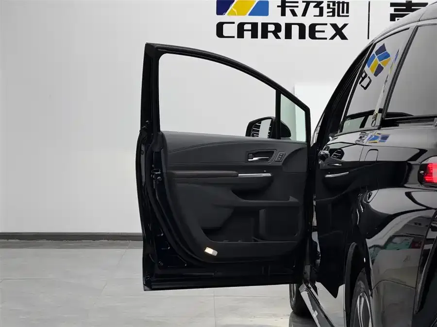 Toyota Granvia Grevia 2023 2.5L Hybrid Flagship VIP Edition 2023 — миниатюра 2