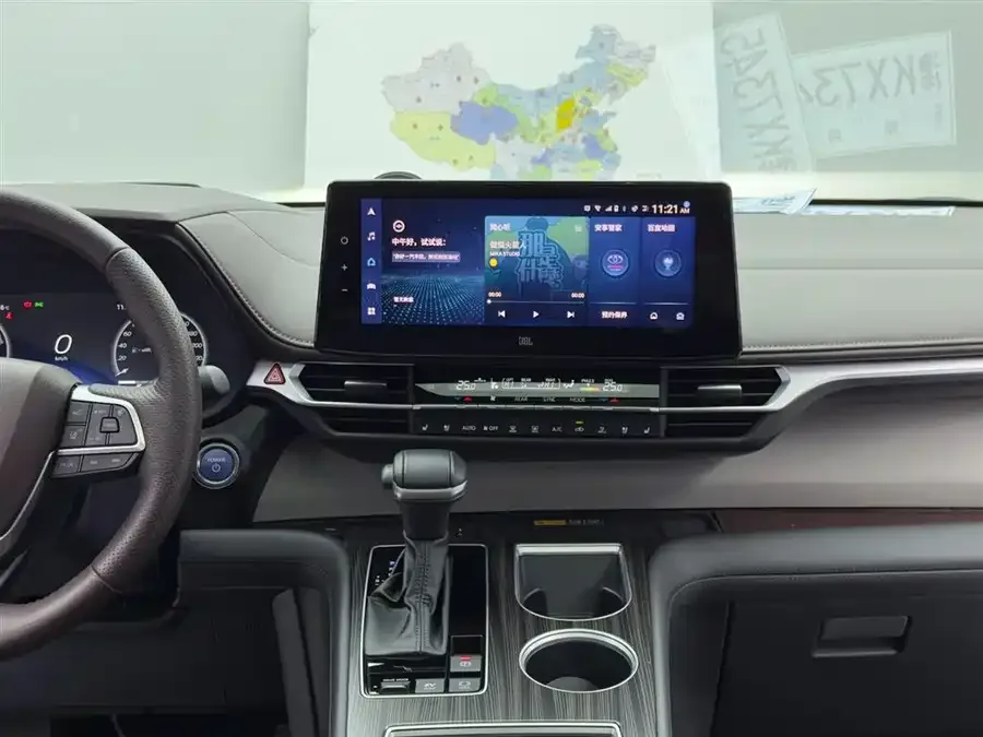 Toyota Granvia Grevia 2023 2.5L Hybrid Flagship VIP Edition 2023 — миниатюра 4