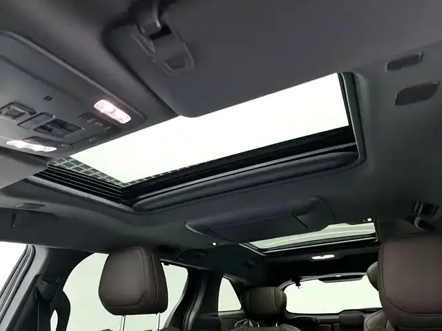 Toyota Granvia Grevia 2023 2.5L Hybrid Flagship VIP Edition 2023 — миниатюра 4