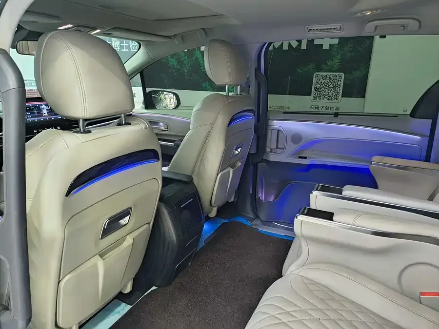 Toyota Granvia Grevia 2023 2.5L Hybrid Comfort Edition 2023 — миниатюра 5