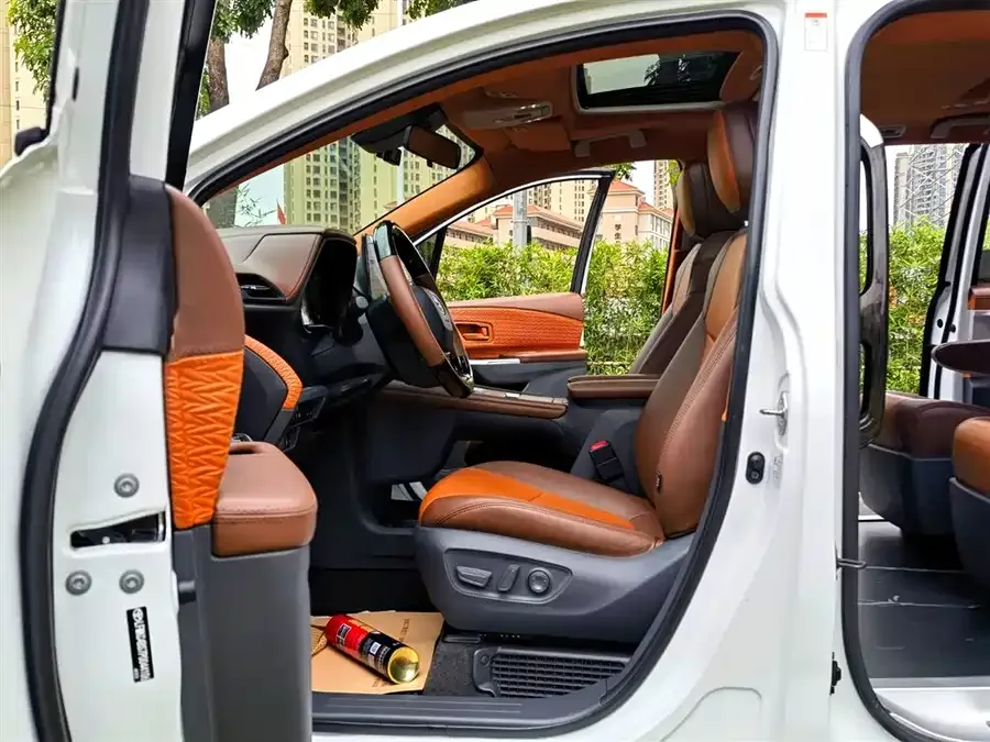 Toyota Granvia Grevia 2023 2.5L Hybrid Comfort Edition 2024 — миниатюра 3