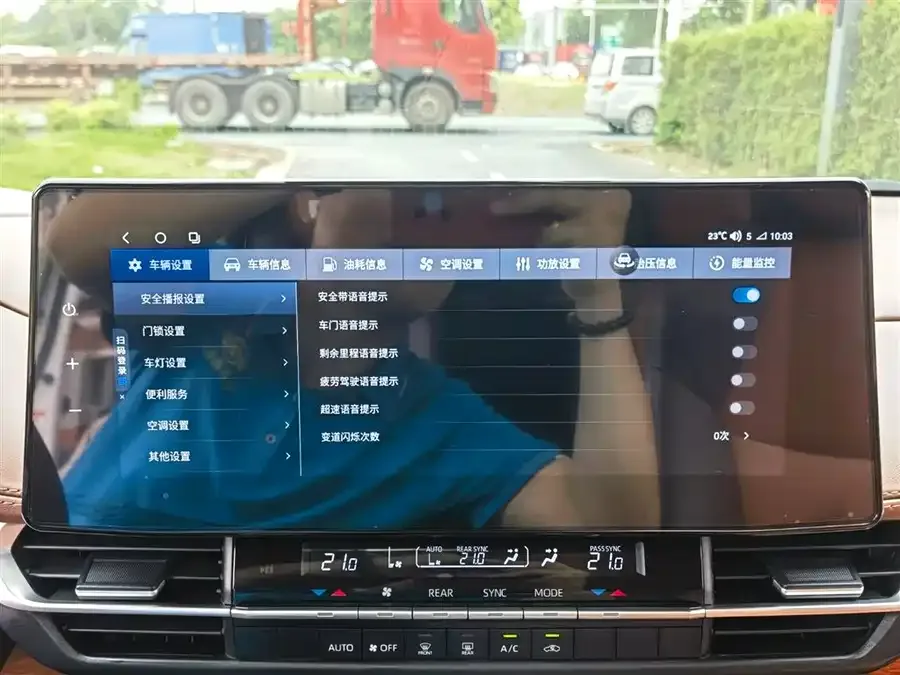 Toyota Granvia Grevia 2023 2.5L Hybrid Comfort Edition 2024 — миниатюра 5