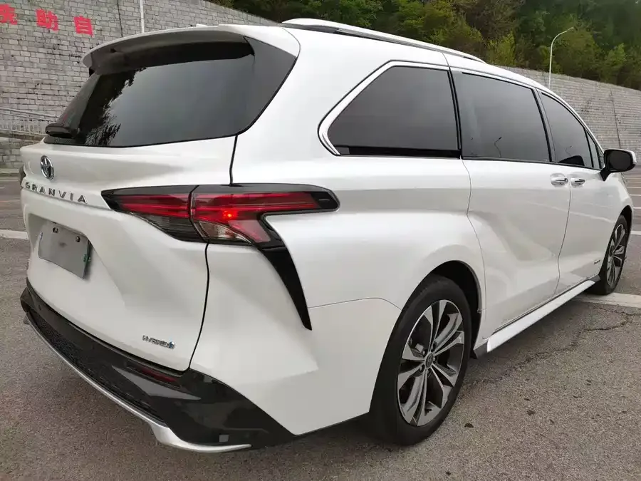 Toyota Granvia Grevia 2023 2.5L Hybrid Premium PLUS Edition 2024 — миниатюра 2