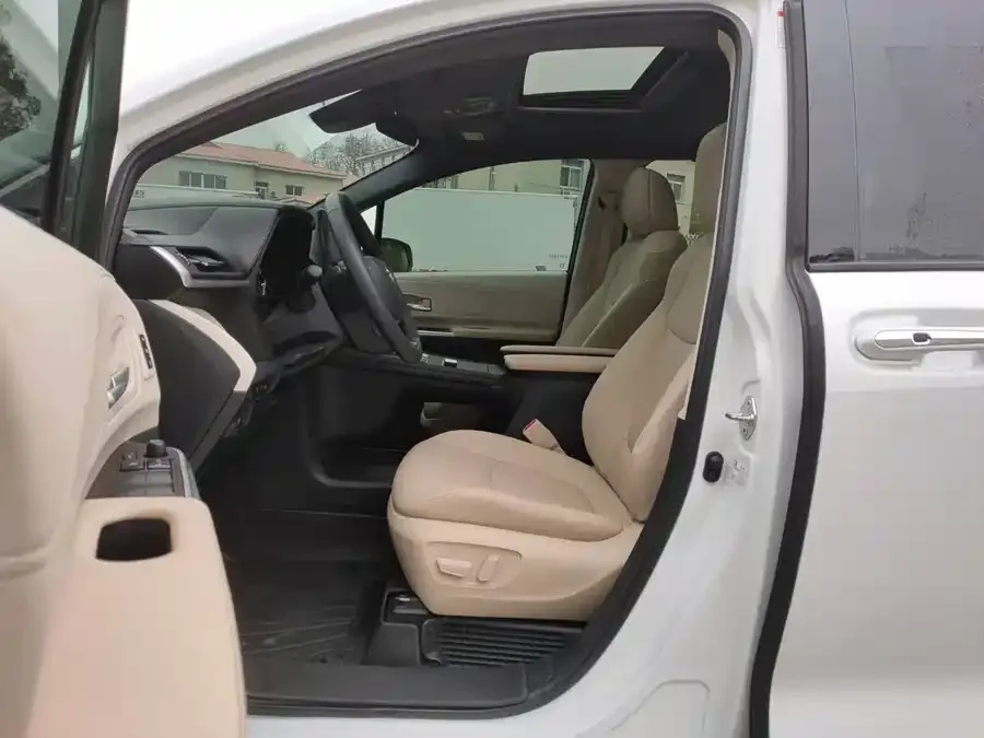 Toyota Granvia Grevia 2023 2.5L Hybrid Premium PLUS Edition 2024 — миниатюра 3