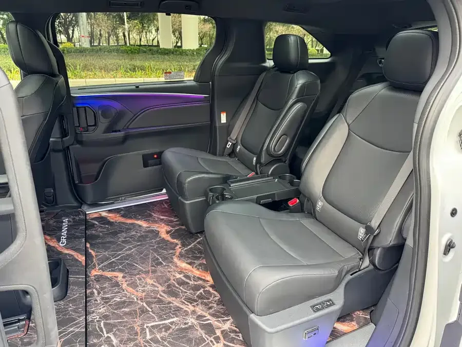 Toyota Granvia Grevia 2024 2.5L Hybrid Luxury Edition 2025 — миниатюра 3