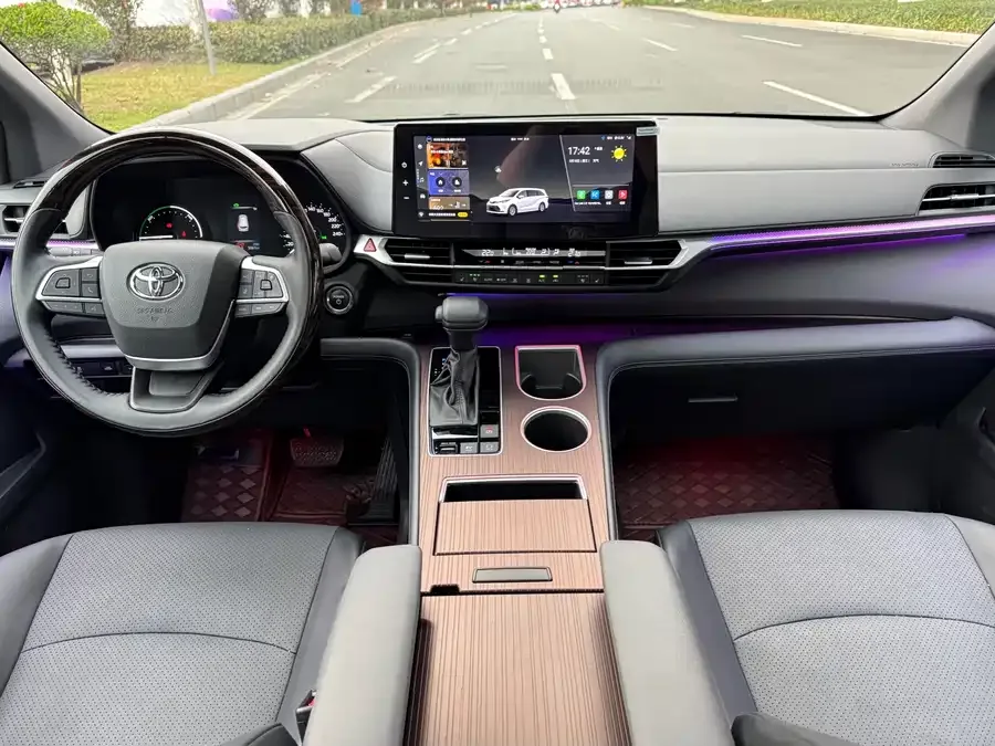 Toyota Granvia Grevia 2024 2.5L Hybrid Luxury Edition 2025 — миниатюра 5