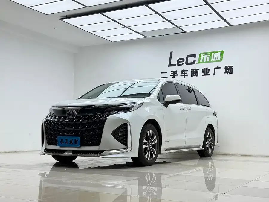 Toyota Granvia 2023