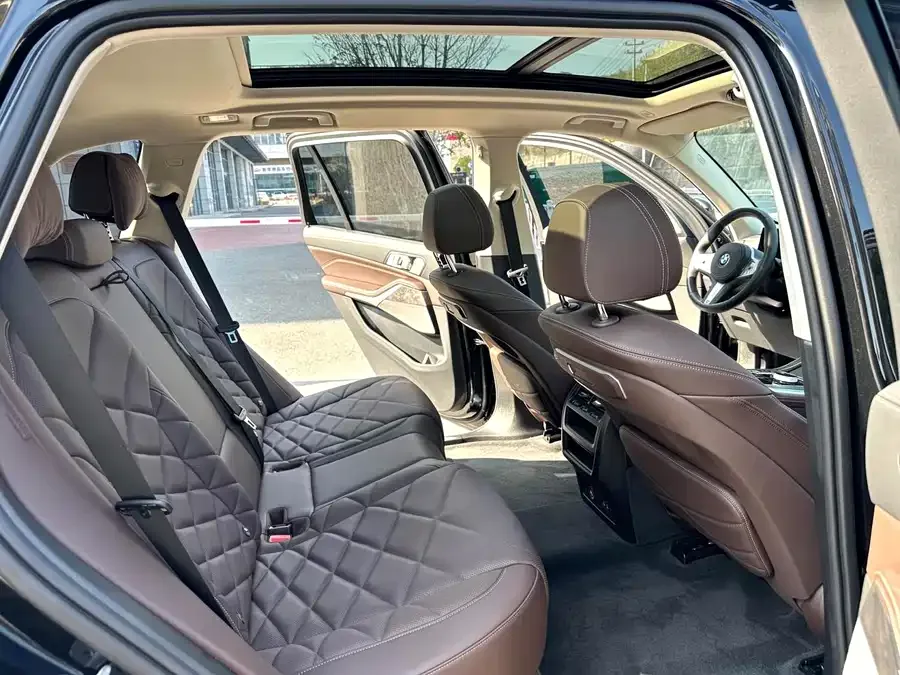 BMW X5 2023 xDrive 30Li Exclusive M Sport Night Edition 2024 — миниатюра 4