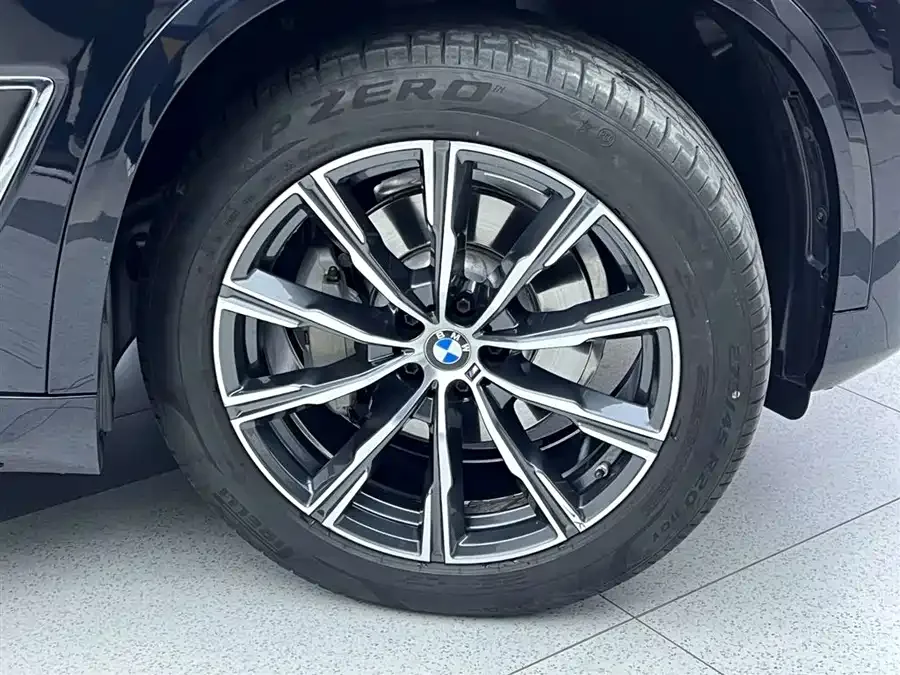 BMW X5 2022 xDrive 30Li Exclusive M Sport Package 2023 — миниатюра 2