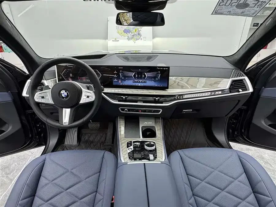 BMW X5 2026 xDrive 40Li M Sport Night Edition 2026 — миниатюра 3