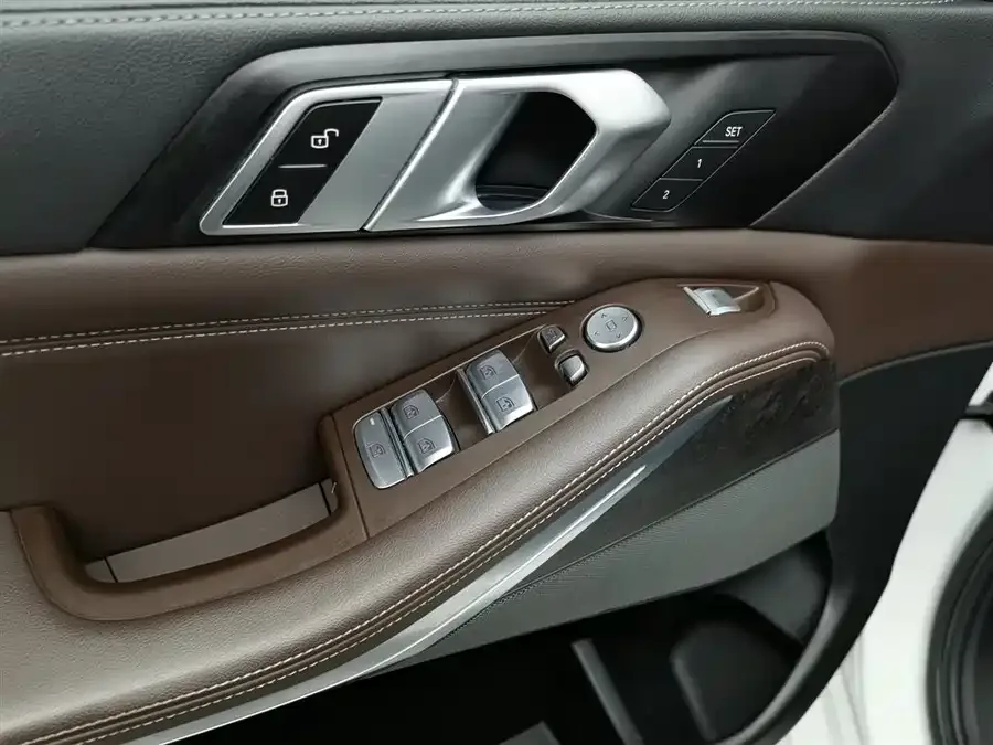 BMW X5 2022 xDrive 30Li M Sport Package 2022 — миниатюра 3