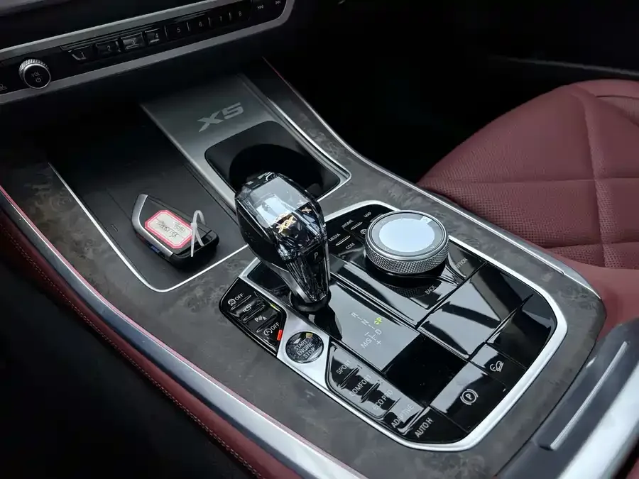 BMW X5 2022 facelift xDrive 30Li M Sport package 2023 — миниатюра 2