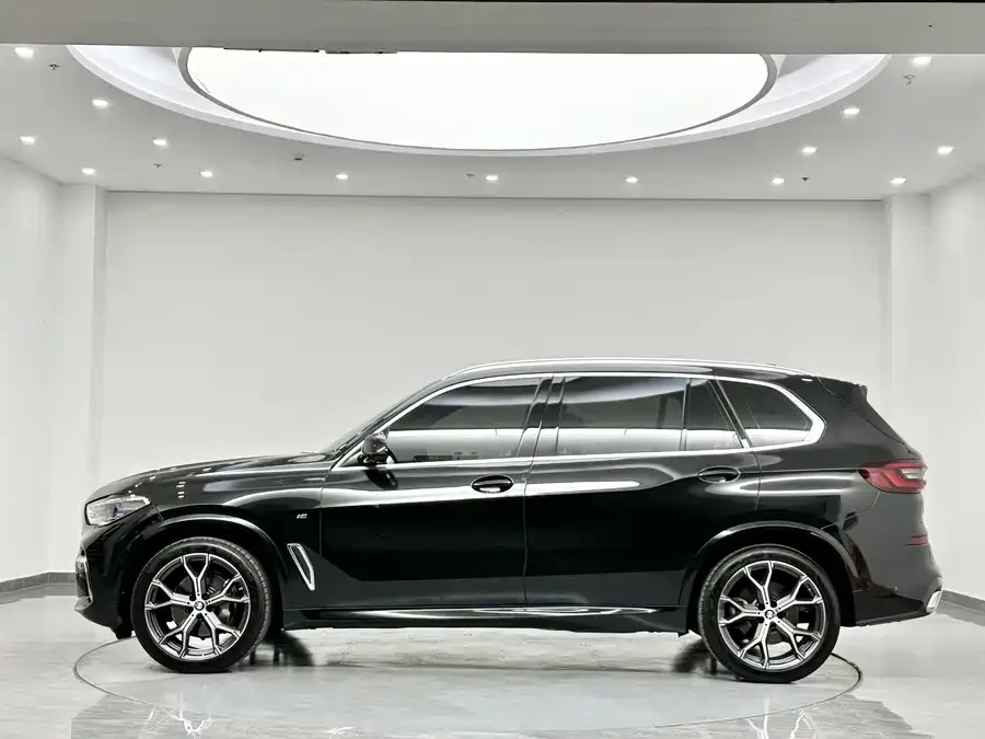 BMW X5 2022 xDrive 40Li Exclusive M Sport Package 2022 — миниатюра 2