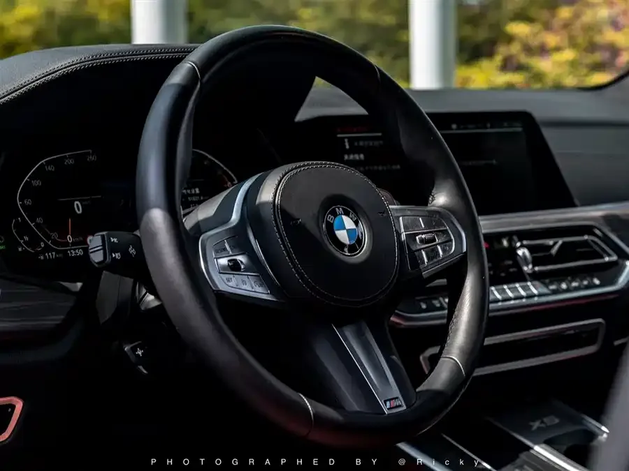 BMW X5 2022 facelift xDrive 40Li M Sport package 2023 — миниатюра 4