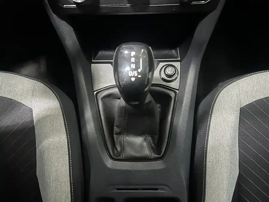 Volkswagen Tiguan (Tharu) 2026 Tiguan 1.5L Sharp Advance Edition 2025 — миниатюра 4