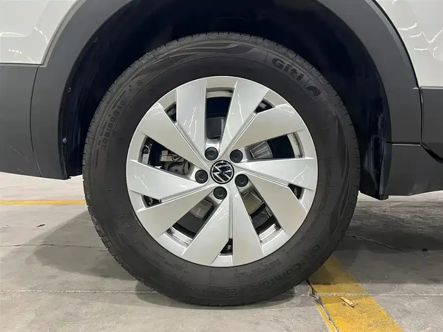 Volkswagen Tiguan (Tharu) 2026 Tiguan 1.5L Sharp Advance Edition 2025 — миниатюра 5