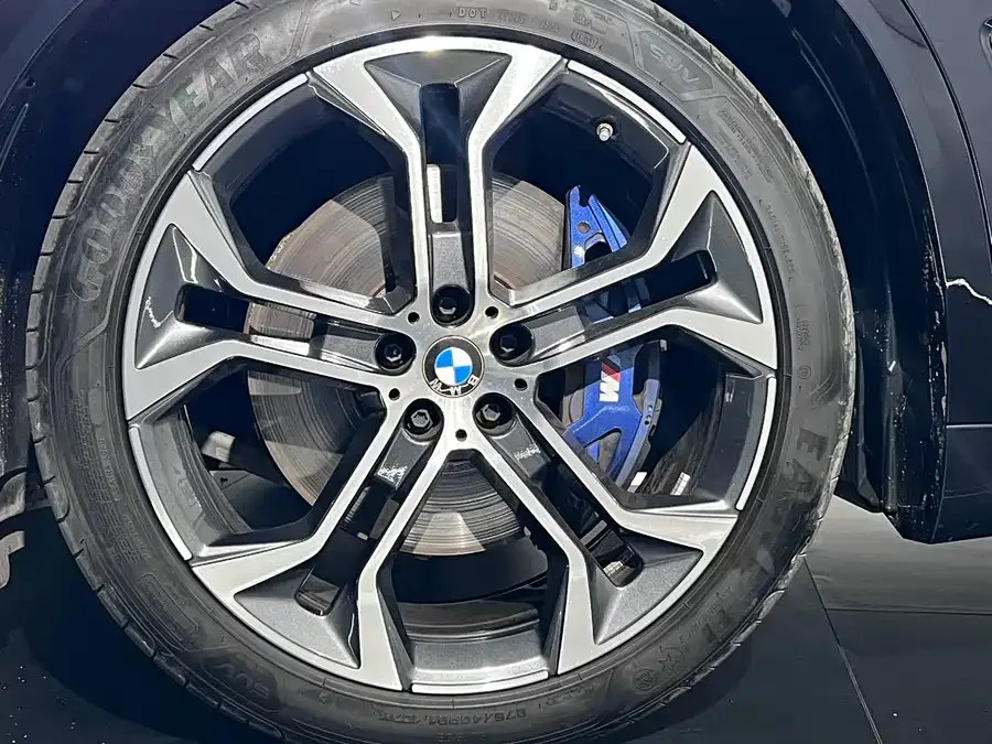 BMW X5 2022 facelift xDrive 40Li Exclusive M Sport Package 2023 — миниатюра 4