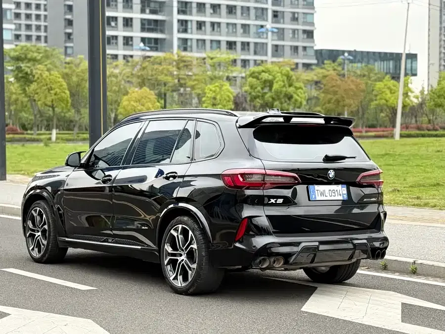 BMW X5 2022 facelift xDrive 40Li Exclusive M Sport Package 2023 — миниатюра 4