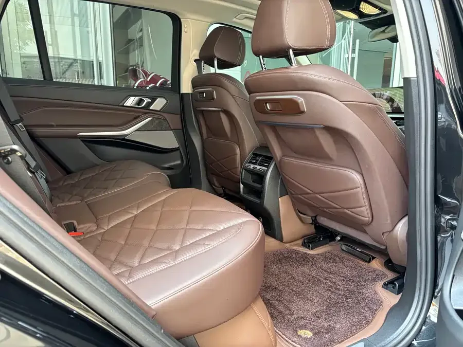 BMW X5 2025 xDrive 30Li Exclusive M Sport Night Edition 2025 — миниатюра 4