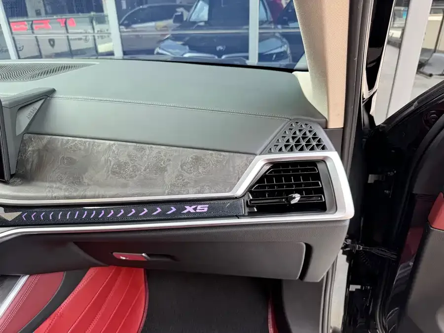 BMW X5 2023 xDrive 30Li Exclusive M Sport Night Edition 2024 — миниатюра 5