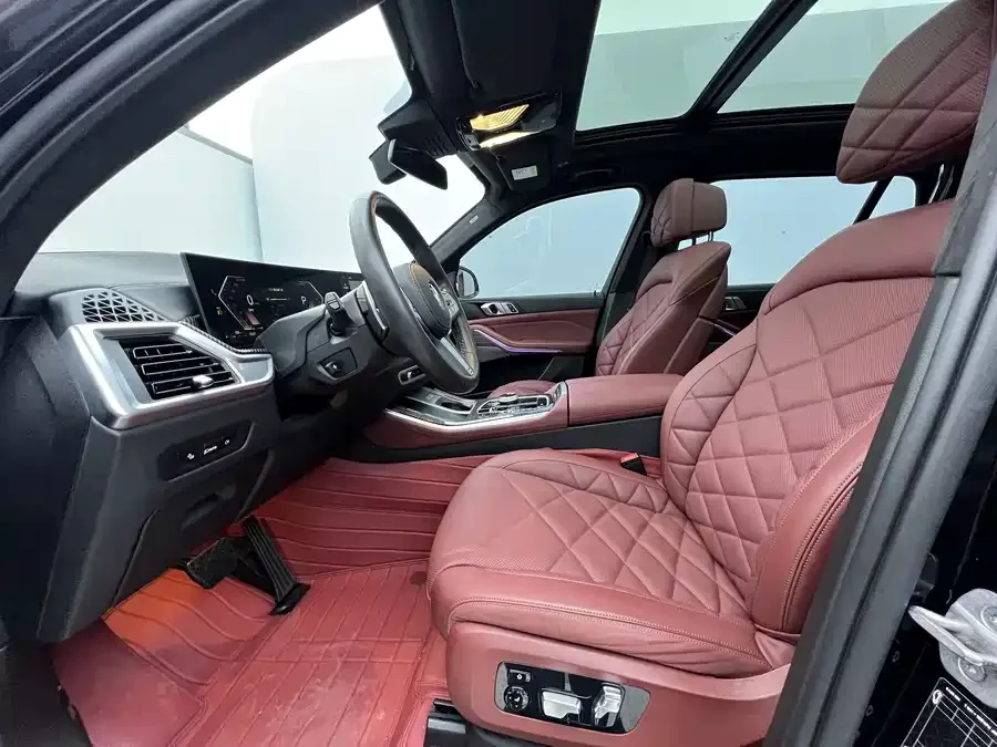 BMW X5 2023 xDrive 40Li M Sport Night Edition 2024 — миниатюра 3
