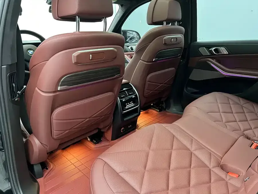 BMW X5 2023 xDrive 40Li M Sport Night Edition 2024 — миниатюра 4