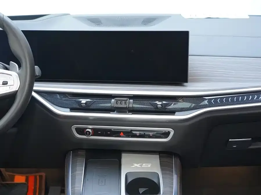 BMW X5 2023 xDrive 40Li M Sport Night Edition 2024 — миниатюра 4