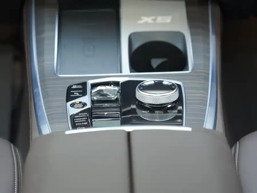 BMW X5 2023 xDrive 40Li M Sport Night Edition 2024 — миниатюра 5