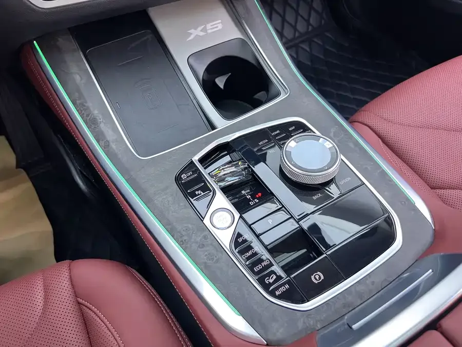 BMW X5 2025 xDrive 30Li Exclusive M Sport Night Edition 2025 — миниатюра 3