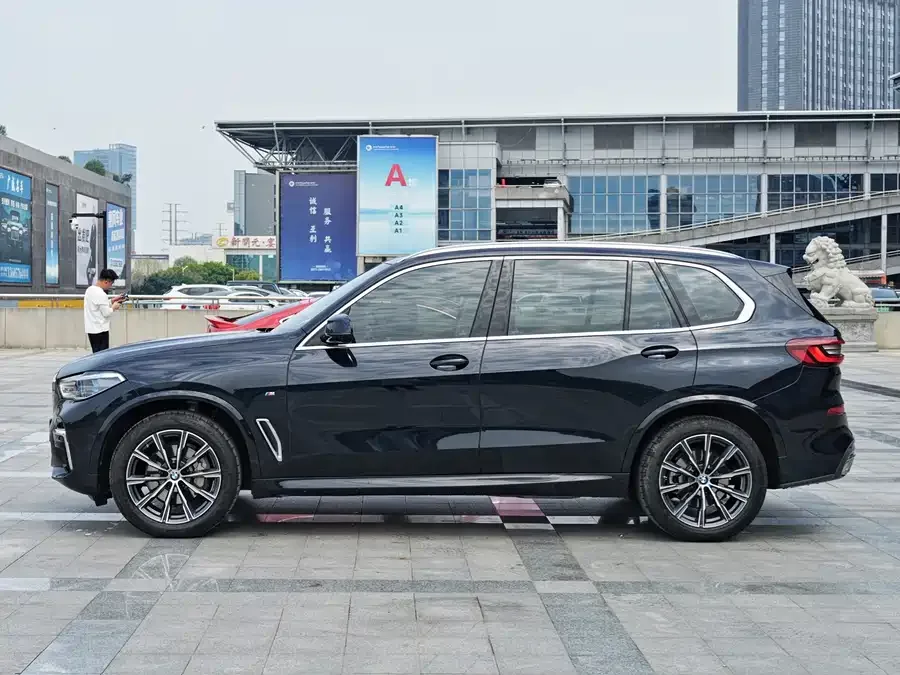 BMW X5 2022 xDrive 30Li Exclusive M Sport Package 2023 — миниатюра 2