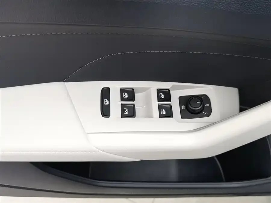 Volkswagen Tiguan (Tharu) 2026 Tiguan 300TSI Sharp Edition 2026 — миниатюра 3