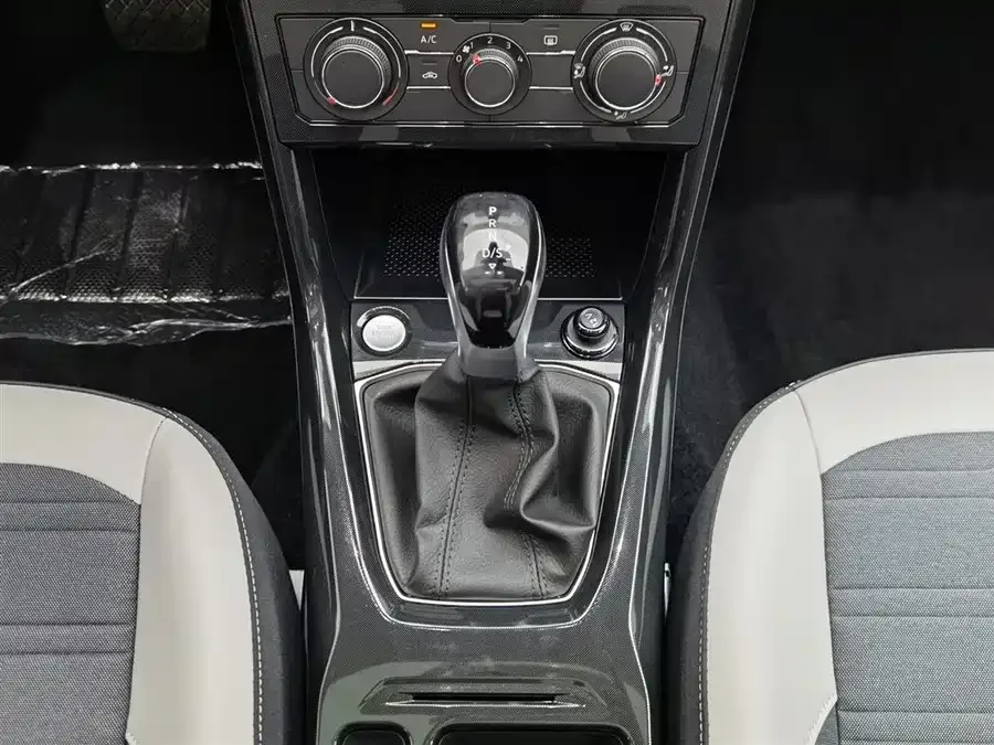 Volkswagen Tiguan (Tharu) 2026 Tiguan 300TSI Sharp Edition 2026 — миниатюра 4