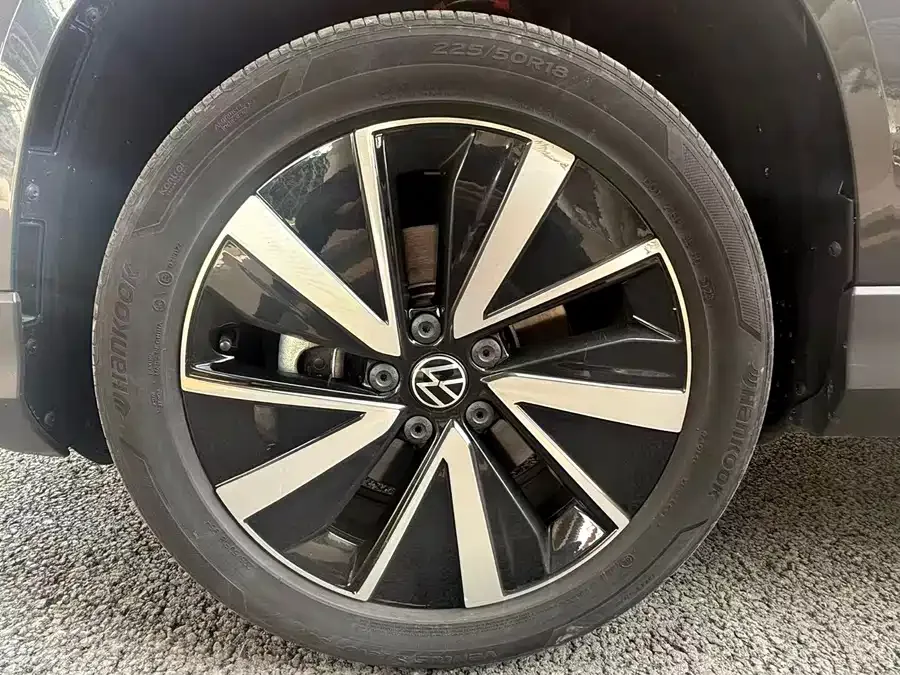 Volkswagen Tiguan (Tharu) 2023 Tuyue 300TSI 2WD Bright Moon Edition 2024 — миниатюра 4