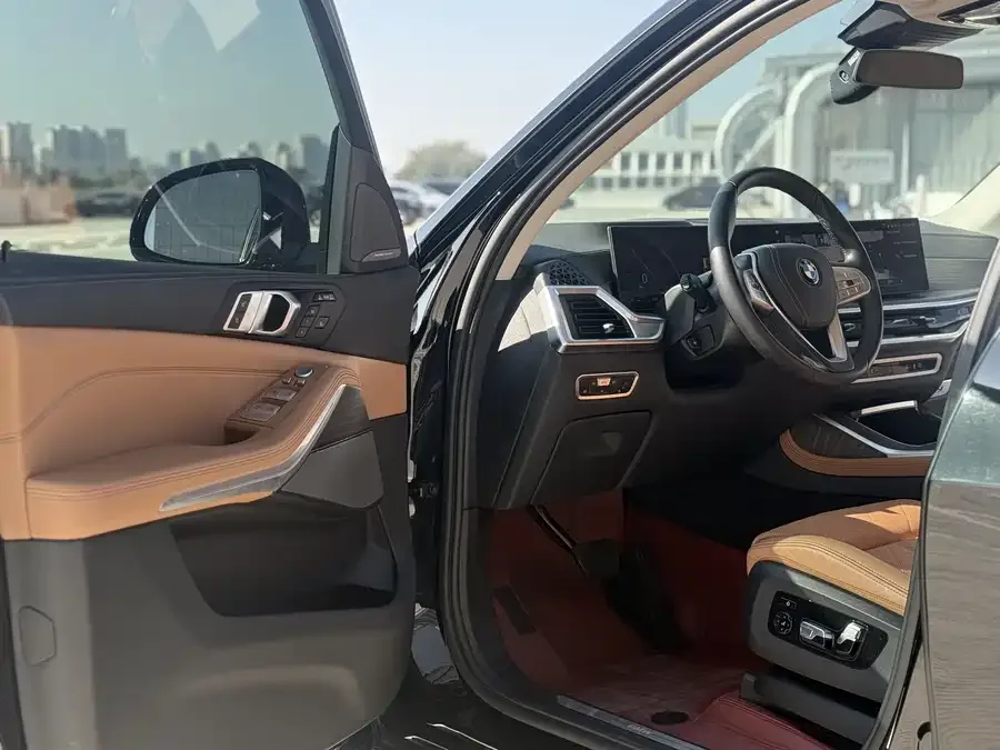 BMW X7 2023 xDrive40i Leading Luxury Package 2023 — миниатюра 2