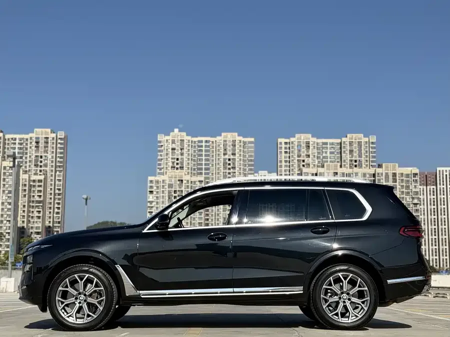 BMW X7 2023 xDrive40i Leading Luxury Package 2023 — миниатюра 4