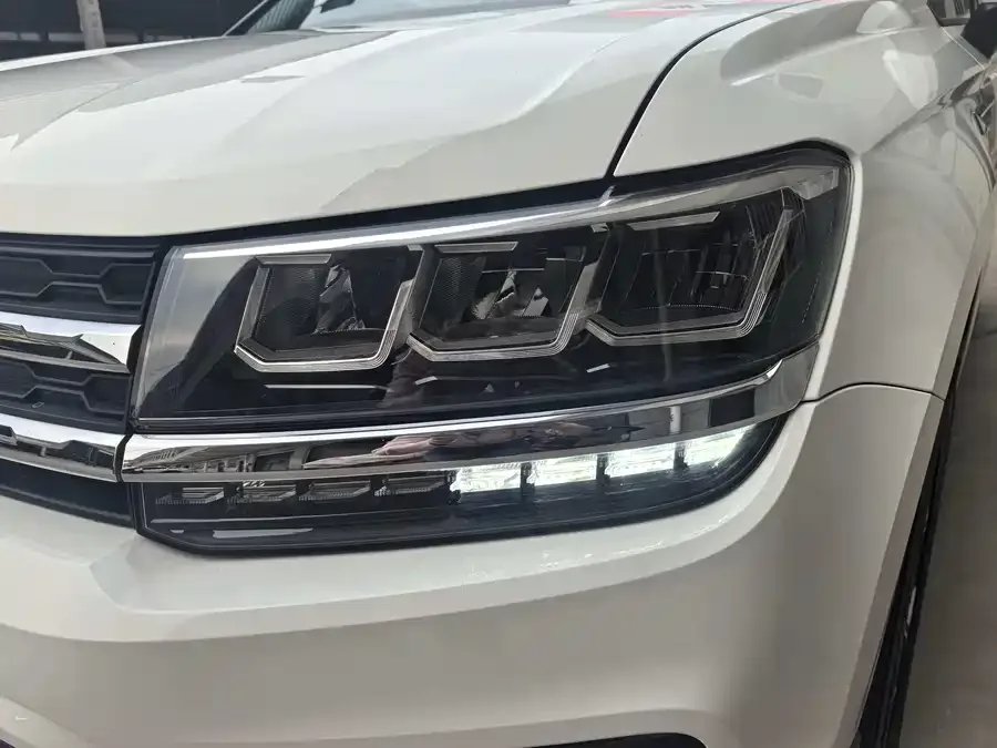 Volkswagen Tiguan (Tharu) Tuyue 2022 280TSI 2WD Luxury Edition 2022 — миниатюра 4