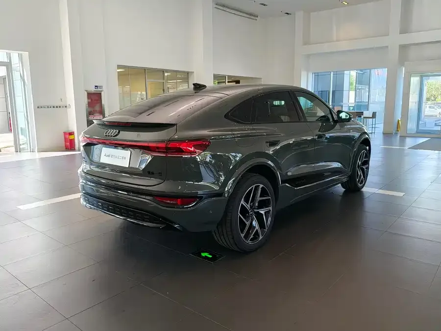 Audi Q6L Sportback e-tron 2026 Extended Range Version 2026 — миниатюра 2