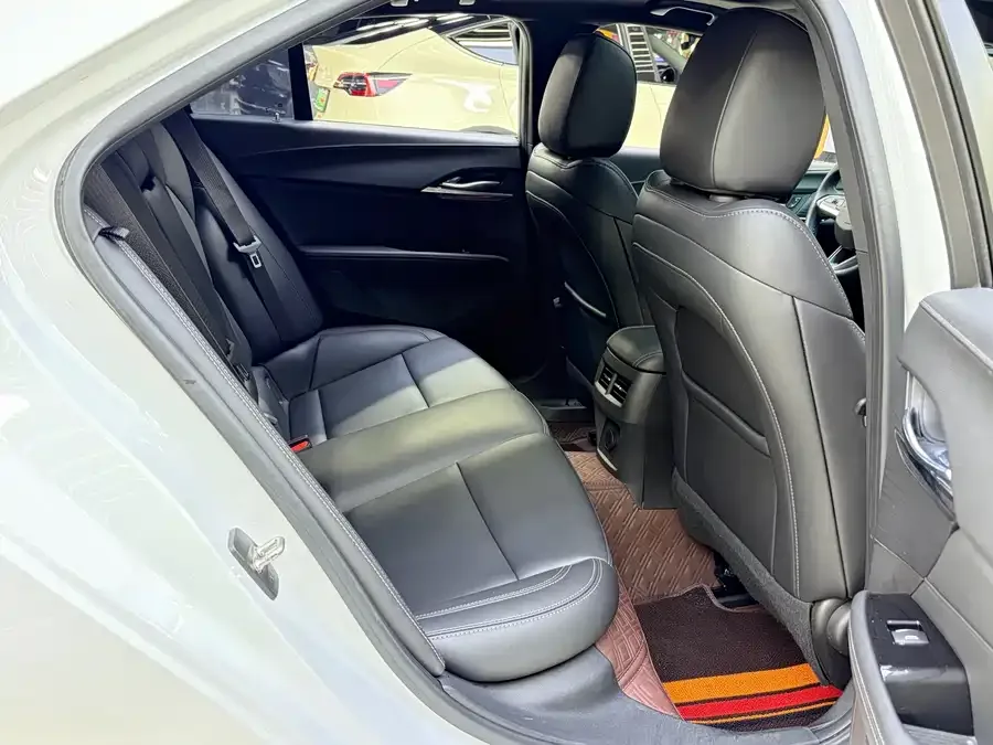 Cadillac CT4 2022 28T Fashion Model 2022 — миниатюра 4