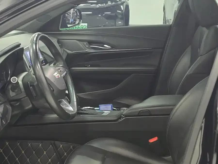 Cadillac CT4 2022 28T Fashion Model 2023 — миниатюра 2