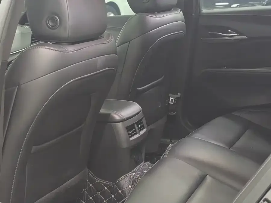 Cadillac CT4 2022 28T Fashion Model 2023 — миниатюра 3