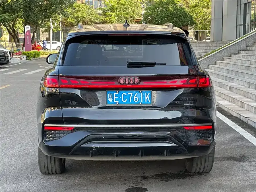 Audi Q6 2024 45 TFSI quattro Black Warrior Edition 7-seater 2024 — миниатюра 4