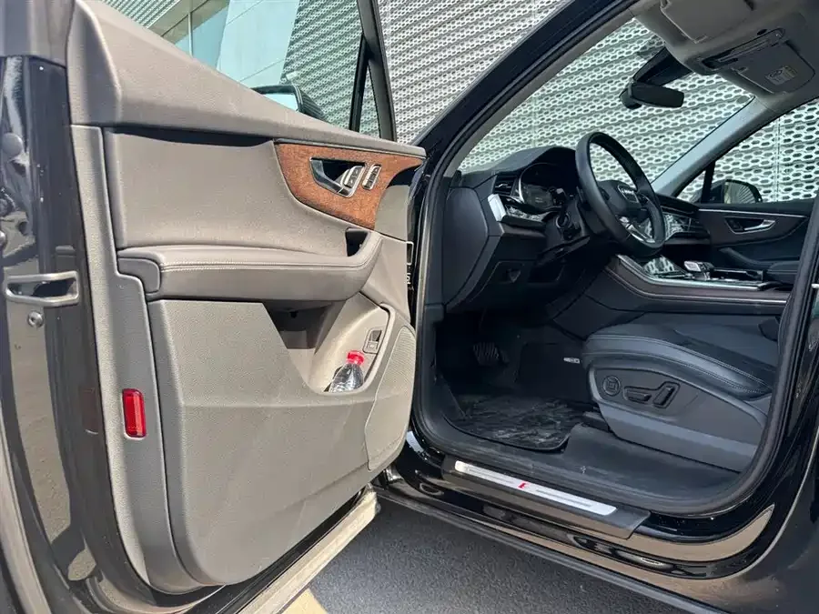 Audi Q7 2024 45 TFSI quattro S line Black Warrior 2024 — миниатюра 2