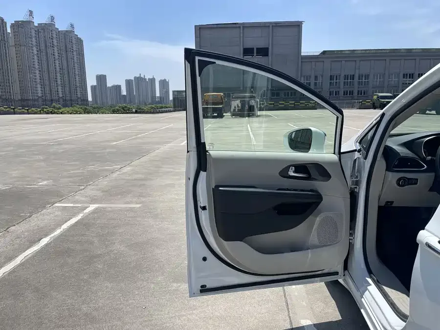 Chrysler Grand Voyager PHEV Dajielong PHEV (imported) 2019 3.6L plug-in hybrid version 2025 — миниатюра 3
