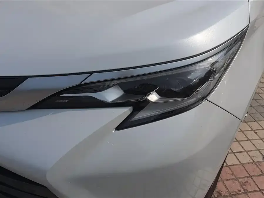 Toyota Sienna SIENNA 2024 2.5L Hybrid 4WD Luxury Edition 2025 — миниатюра 2