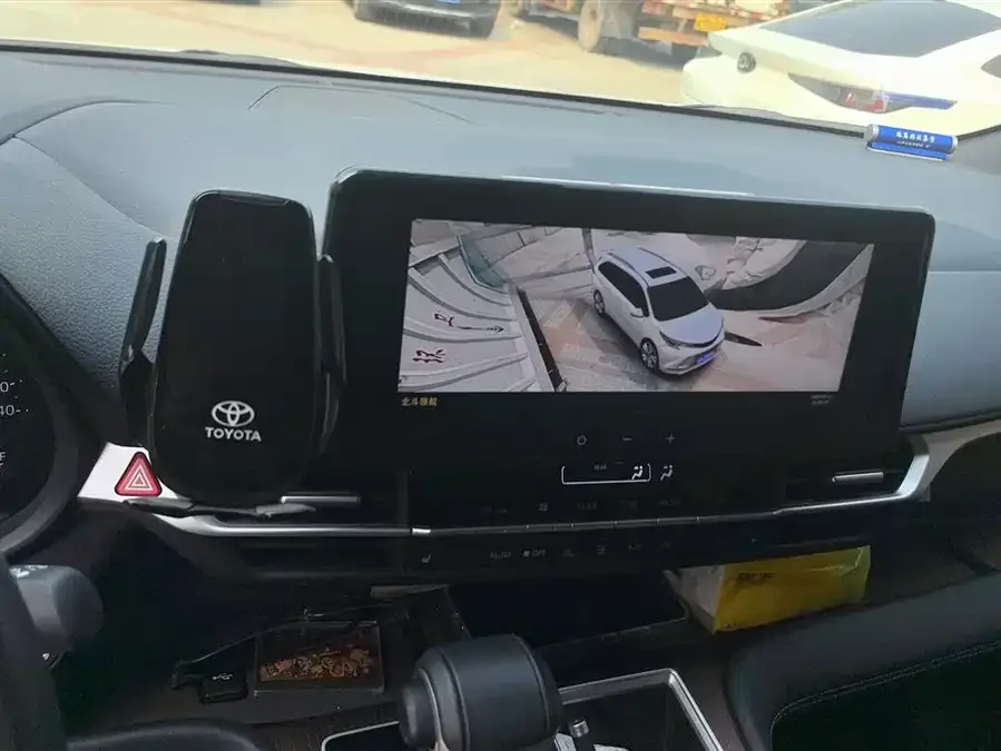 Toyota Sienna SIENNA 2024 2.5L Hybrid 4WD Luxury Edition 2025 — миниатюра 4